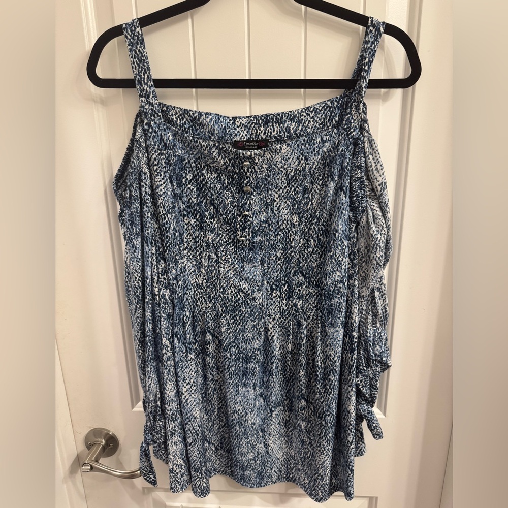 Cocomo Woman Plus Size 2X Blue/White Cold Shoulder Top